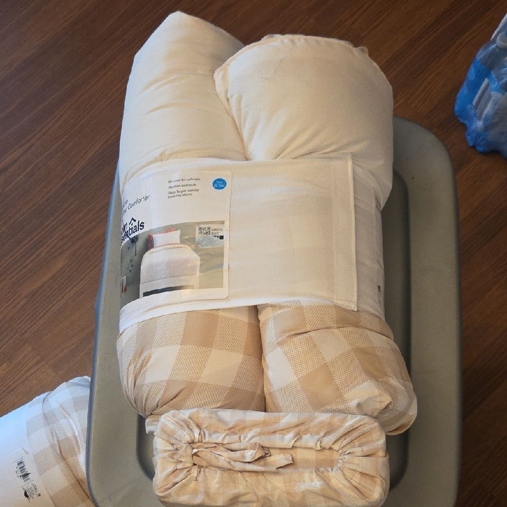 Room Essentials Comforter & Sheet Cozy Cream Checkered Set - Twin/Twin XL NEW